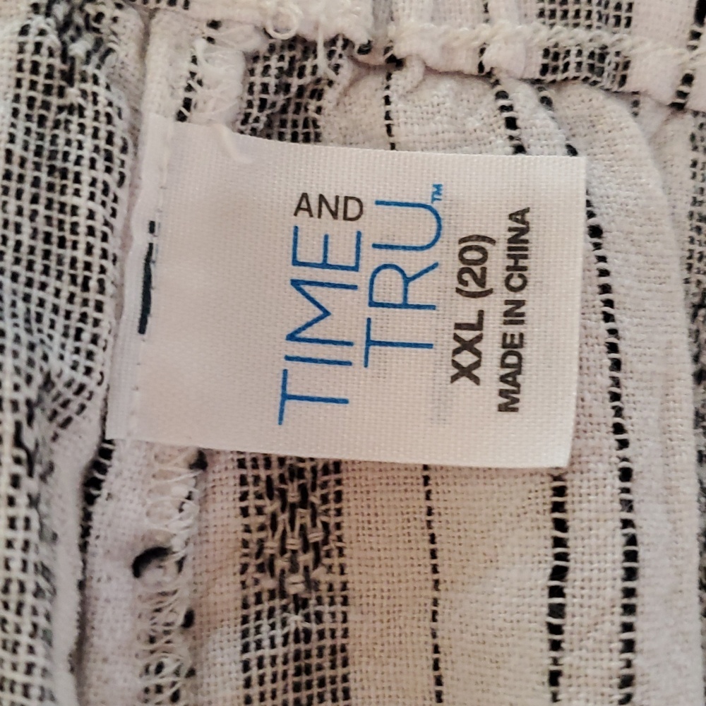 NWT Time and Tru Striped White/Black Gray Women's Shorts sz xxl - Picture 2 of 4